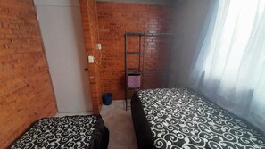 2 quartos, ferros/tábuas de passar roupa, Wi-Fi, roupa de cama