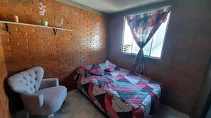2 slaapkamers, een strijkplank/strijkijzer, wifi, beddengoed