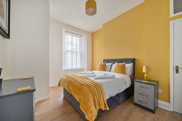2 chambres, fer et planche à repasser, Wi-Fi gratuit, draps fournis