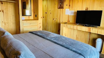 Habitación doble estándar, balcón, vista a la montaña | Ropa de cama de alta calidad, decoración personalizada y wifi gratis