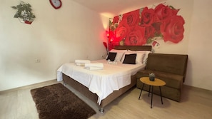 Decoración individual, escritorio, espacio para trabajar con un portátil