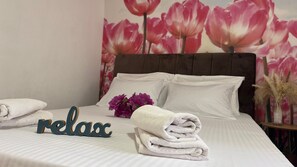 Individually decorated, desk, laptop workspace, soundproofing - Villa Zigana near the Old Bridge (Mostar)