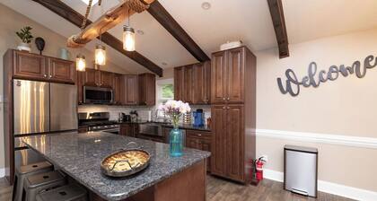 Amazing 2BR/2BA Farmhouse on 4 acres with a large pond. 4 beds total