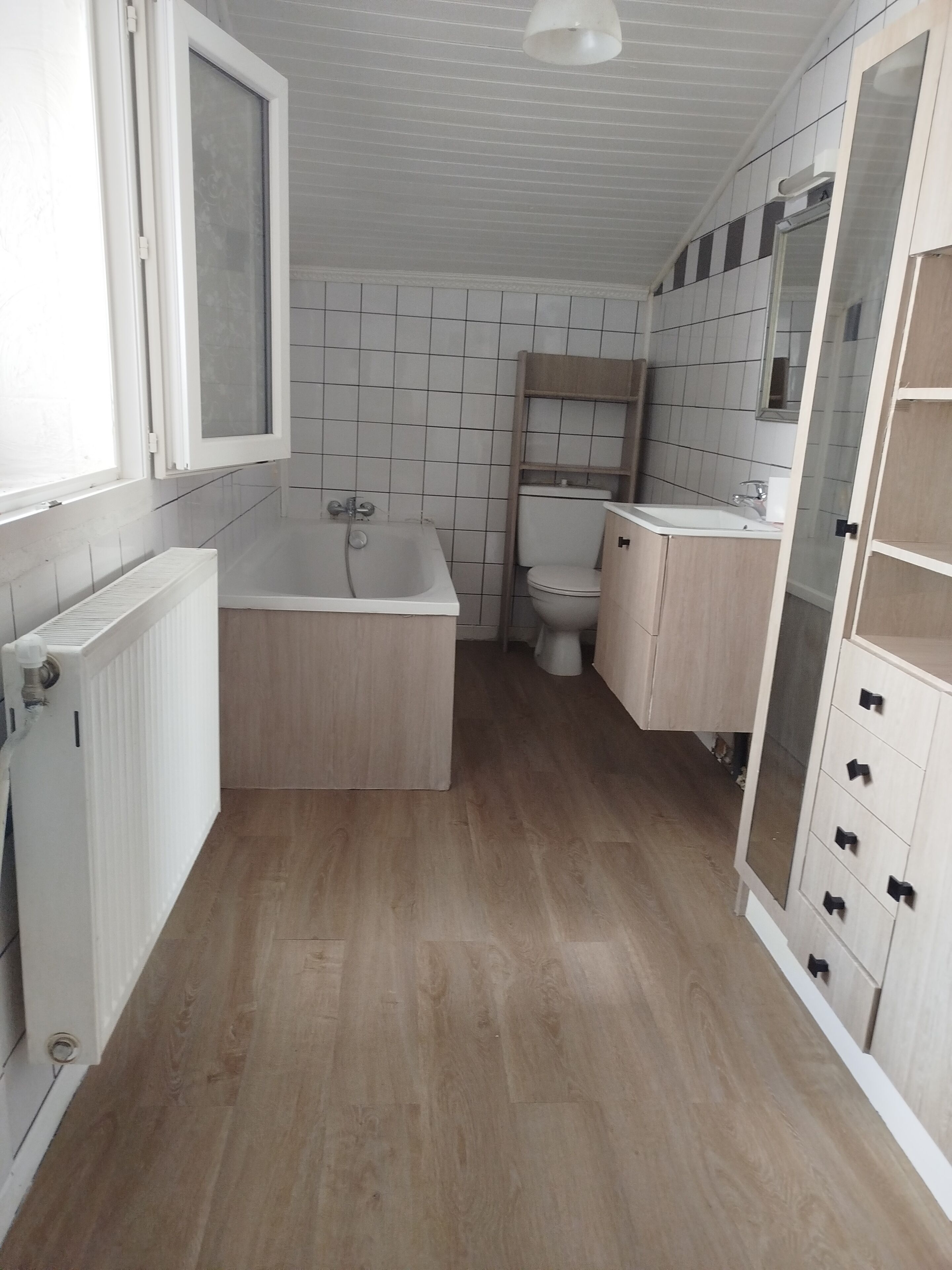 Dusj, boblebad, hårføner og håndklær