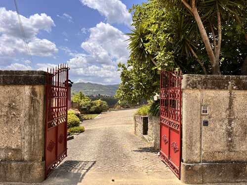 Nomad's Country - Cimo de Vila Apt VI