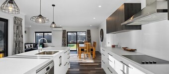 Sunrise Hideaway - Cromwell Holiday Home