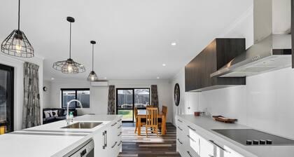 Sunrise Hideaway - Cromwell Holiday Home