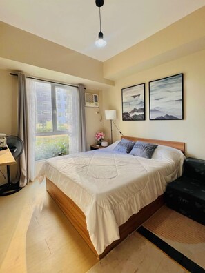 Iron/ironing board, bed sheets, wheelchair access