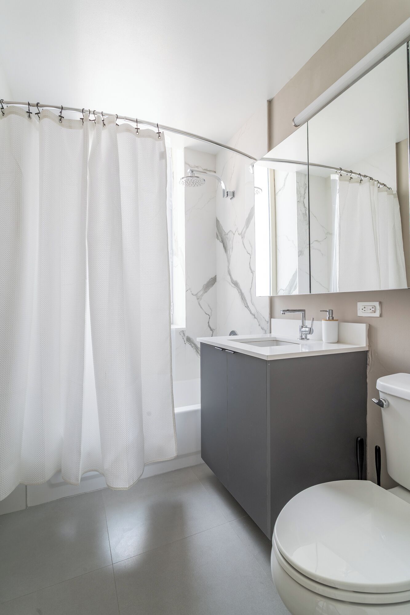 Hårføner, håndklær, såpe og toalettpapir