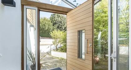 Cosy Family Home in Kingston