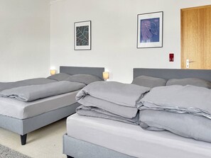 Silitysrauta/-lauta, Wi-Fi, vuodevaatteet