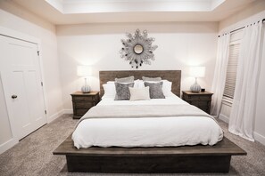 4 bedrooms, iron/ironing board, WiFi, bed sheets