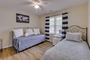 2 bedrooms, free WiFi, bed sheets, wheelchair access