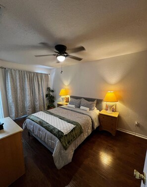 3 chambres, fer et planche à repasser, Wi-Fi, draps fournis