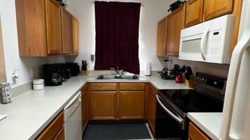 Microonde, forno, piano cottura, lavastoviglie