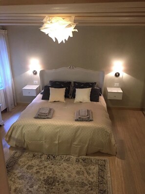 3 chambres, fer et planche à repasser, Wi-Fi, draps fournis