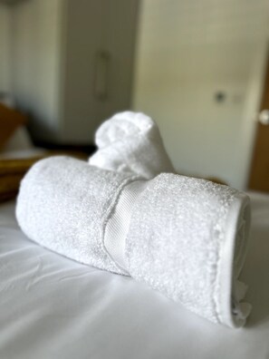 Hårføner og håndklær