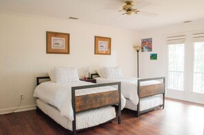 4 bedrooms, iron/ironing board, free WiFi, bed sheets