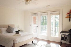 4 bedrooms, iron/ironing board, free WiFi, bed sheets