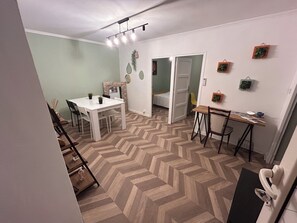 3 chambres, fer et planche à repasser, Wi-Fi, draps fournis
