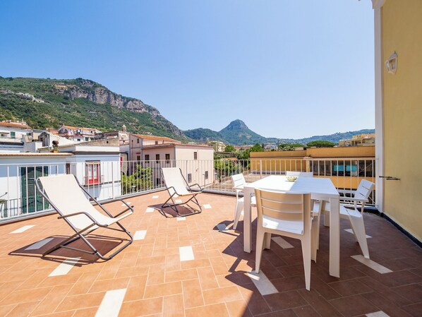 Panoramic Apartment, Sea View | Teres/patio