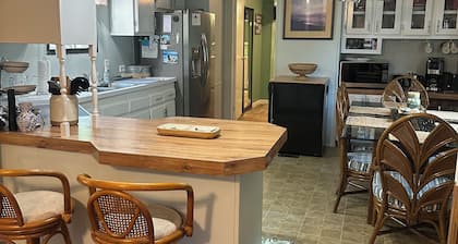 Cozy 3 Bdr mobile home 5 miles to Emerald Isle Beach or Downtown Swansboro