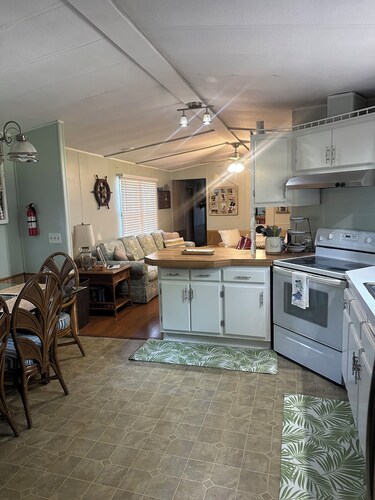 Cozy 3 Bdr mobile home 5 miles to Emerald Isle Beach or Downtown Swansboro