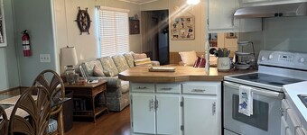 Cozy 3 Bdr mobile home 5 miles to Emerald Isle Beach or Downtown Swansboro