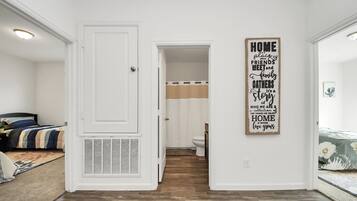 4 chambres, fer et planche à repasser, Wi-Fi, draps fournis