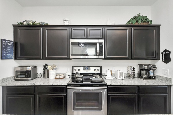 Microondas, horno, placa de cocina, lavavajillas