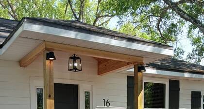 South Brooksville, New Cozy Cottage, Convenient. 30 minutes from Tampa