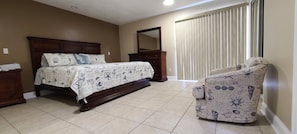 4 chambres, fer et planche à repasser, Wi-Fi, draps fournis