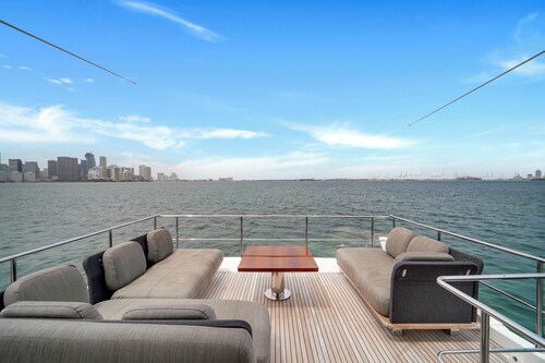 Luxury Yacht Stay on the Miami River – Waterfront Living Redefined