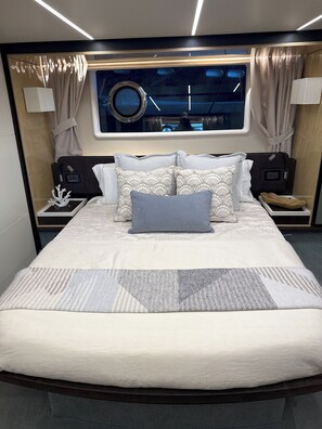 4 bedrooms, bed sheets