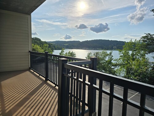 Executive Edge, Lakeside