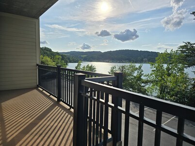 Executive Edge, Lakeside