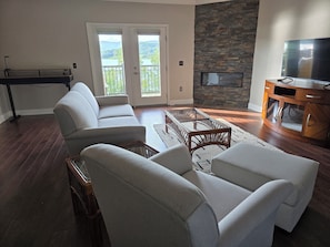 Smart TV, caminetto, monitor per computer