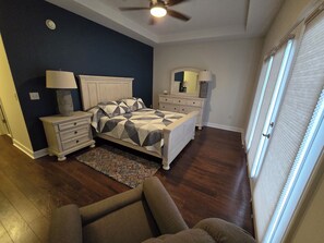 2 bedrooms, desk, free WiFi, bed sheets