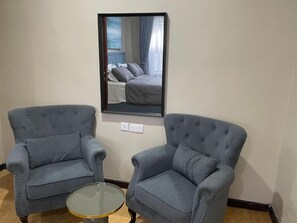 2 habitaciones, tabla de planchar con plancha, wifi y ropa de cama 