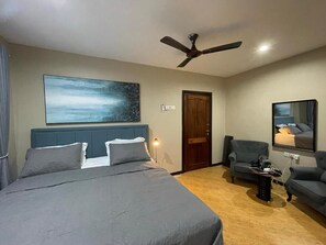2 chambres, fer et planche à repasser, Wi-Fi, draps fournis