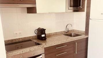 Microondas, horno y parrilla de estufa