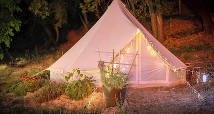 Cannabis Farm Glamping Retreat: Near Willow Creek w/Farm Meals, Firepit & Kayaks