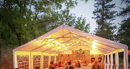Cannabis Farm Glamping Retreat: Near Willow Creek w/Farm Meals, Firepit & Kayaks