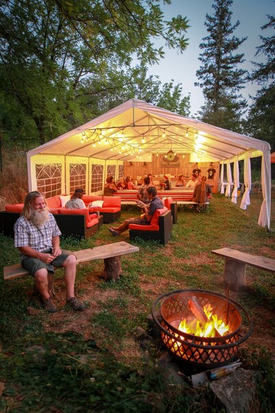 Cannabis Farm Glamping Retreat: Near Willow Creek w/Farm Meals, Firepit & Kayaks