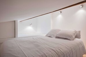 1 bedroom, bed sheets