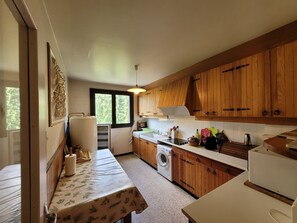 Fridge, microwave, dishwasher, coffee/tea maker