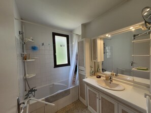 Bathroom - T3 close to slopes for 6 people (Chantemerle)