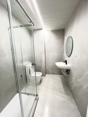 Basic Shared Dormitory, Balcony | Living area - Hostel JIRAFA (Madrid)