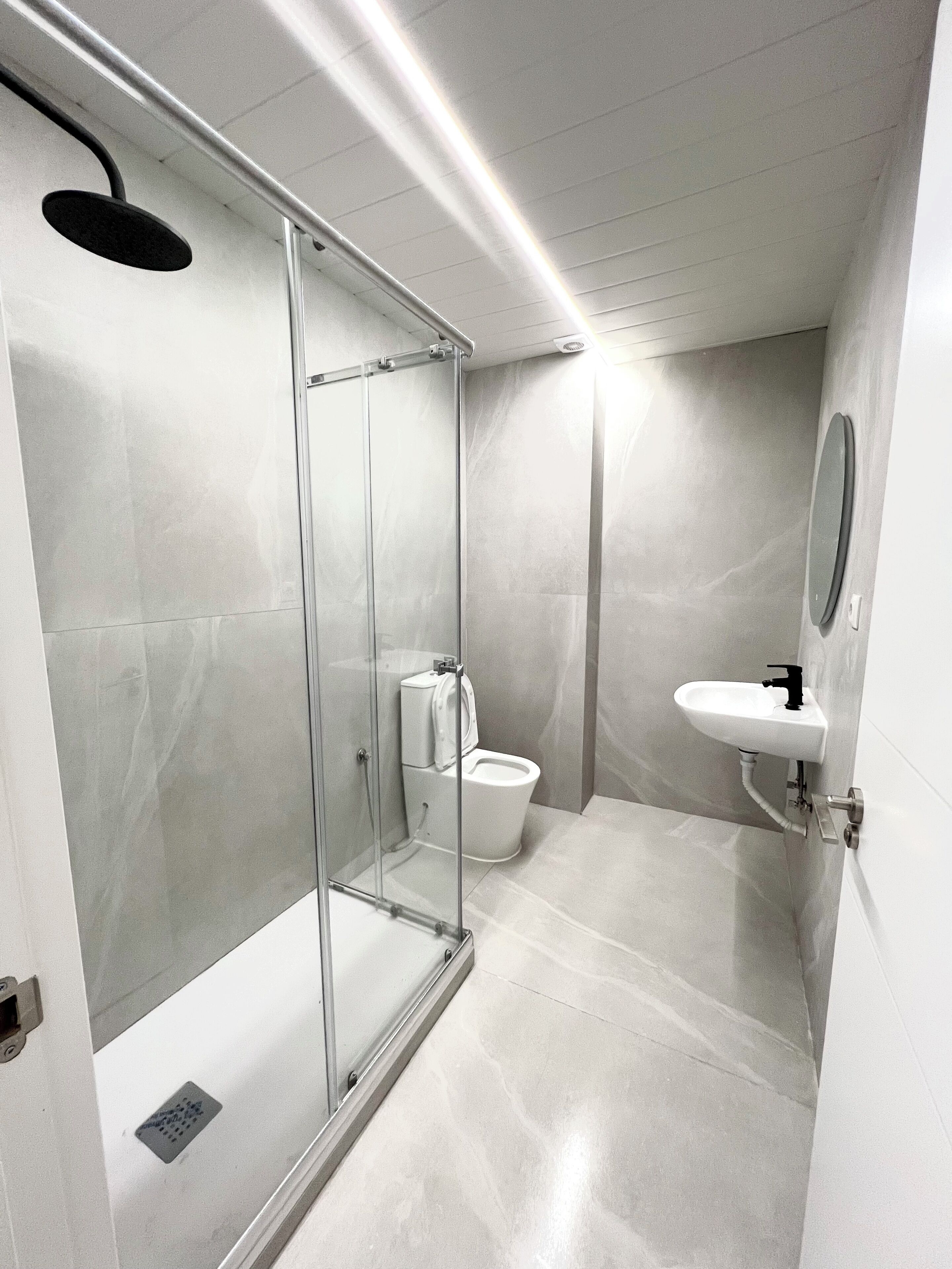 Basic Shared Dormitory, Balcony | Bathroom