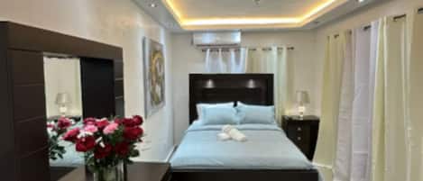 3 chambres, coffres-forts dans les chambres, fer et planche Ă repasser